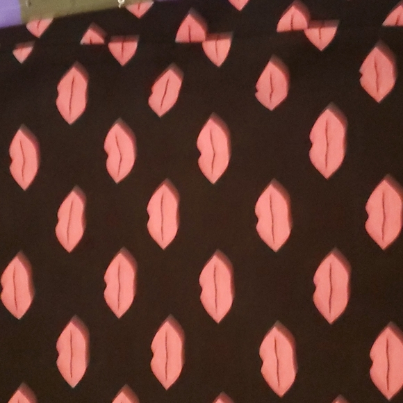 BNWT Pink Lip pencil skirt - Picture 2 of 4